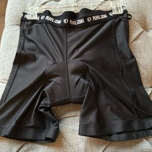 Men’s Pearl Izumi bike shorts size large